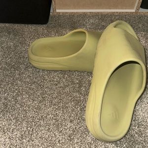 yeezy slides